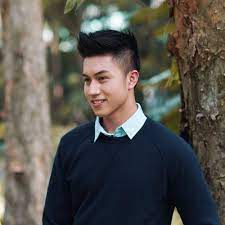 Ini adalah gaya rambut pria yang biasa atau sering digunakan oleh golongan yang formal, seperti di kerajaan. 36 Model Rambut Pria Yang Disukai Wanita Dari Gaya Oppa Hingga Mafia