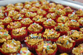 Melt the butter and honey over gentle heat stirring every now and then until the mixture bubbles! My Resipi Biskut Conflake Madu Dari Royzana98 Biskut Yg Simple X Bnyk Budget Hehehe Bahan Bahan 3 Cawan Cornflakes 60gm Mentega 2 Cawan Madu 1 Sudu Makan Gula Sedikit Bijan Jika Suka Cawab