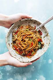 For that strong kick of umami, the chinese typically flavor their lo mein dishes with sesame oil, green onions, ginger, and oyster or soy sauce. 15 Minute Lo Mein Recipe Pinch Of Yum