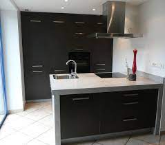 Vous pourrez ainsi être la fois dans la cuisine tout en vous occuppant des vos hôtes ce. Amenagement Coin Cuisine Ouverte Avec Ilot Central Integrant Placards Plaque Induction Et Hotte Evier Cuisine Moderne Ilot Cuisine Cuisine Contemporaine