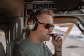 Lightspeed creates products to protect and save lives. The Lightspeed Delta  Zulu® ANR headset is built for pilots who understand the importance of  comfort, safety, and control. It includes our best ANR