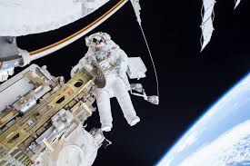 Cosmonautul dumitru prunariu a rememorat luni experienţa trăită în spaţiul cosmic, la un eveniment dedicat primei aselenizări. Dumitru Prunariu In 2039 Vom Fi Pe Marte Q Magazine