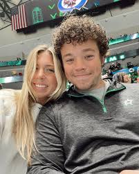 Madison Humphrey lisäsi uuden kuvan.