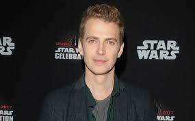 He's still so adorable in shattered glass.uhh,i love him.okay,i love the way his hair is sliked back,cause its professional.and i love his suit.he's still so adorable with those big glasses.this is why i love him. Hayden Christensen Lifestyle Height Wiki Net Worth Income Salary Cars Favorites Affairs Awards Family Facts Biography Topplanetinfo Com Entertainment Technology Health Business More
