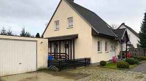 Auf dem immobilienportal von wittstock wird zur zeit ein haus zum kauf angeboten. Grosses Einfamilienhaus Mit Garagen Und Carports In Einer Aussenwohnlage Von Wittstock Puschel Immobilien Ohg Haus Kaufen Oder Verkaufen