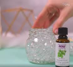 Tuto Creez Un Diffuseur D Huiles Essentielles Pour Assainir L Air Ambiant Huile Essentielle Citron Diffuseur Huile Essentielle Et Diffuseur Parfum