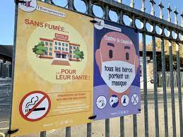 Marisol touraine annonçait le 20 juillet dans le jdd souhaiter l'interdiction de fumer devant les écoles et les cités universitaires, ainsi que dans les parcs et sur les plages. Il Est Desormais Interdit De Fumer Aux Abords Des Ecoles A Lievin Actu Pas De Calais