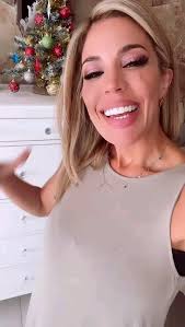 Vitrina Anna 💕 Contanos 👇 que deco te gustó mas? -Izquierda o Derecha? 🤗  . . . #deco #decoracioninteriores #decoracioninterior #vitrina #vitrinas  #cristalero #cristaleros #livingcomedor #comedor #mueblesdediseño