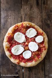 Se volete realizzare 1 unica pizza, sempre con lo stesso impasto, potete seguire la ricetta della pizza in teglia ). Pizza In Teglia Fatta In Casa La Cucina Spontanea Ricette Fotografie E Parole