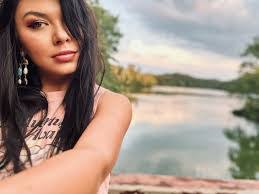 Rachel Loren's Instagram, Twitter & Facebook