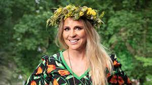 Sommar i p1 (summer on p1) is one of the most popular shows on swedish radio. Sommarvardar 2019 Hela Listan Sommar Vinter I P1 Sveriges Radio