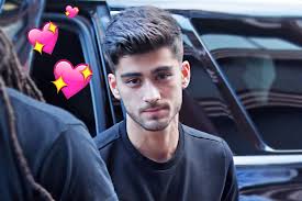 Hair on the top of the head is slightly layered which is advised for thicker hair as it removes much of the bulk. Zayn Malik Shaves His Beard Looks Amazing Tigerbeat
