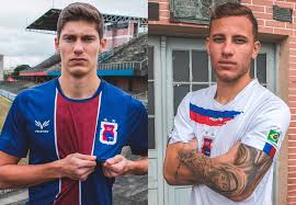 O produto é licenciado e conta com tecido 100% algodão premium e. Parana Clube Lanca Camisas Comemorativas Hegemonia E Desbravando A America