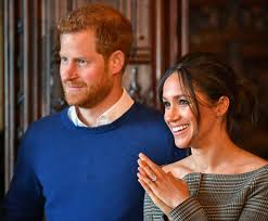 Trei fotografii cu prințul harry și viitoarea lui soție, meghan markle, care marchează logodna celor doi, au fost postate pe internet. PrinÈul Harry Èi Meghan Markle IÈi MÄresc Familia Ducii De Sussex Au Primit Un Nou Membru Click Mobile