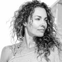 Amanda Cullen's Instagram, Twitter & Facebook