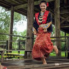 Masyarakat bajau samah pantai barat banyak yang terlibat dalam pertanian sawah padi manakala masyarakat bajau semporna terkenal dengan kegiatan penangkapan hasil laut. Borneo Oracle Etnik Kanowit Sarawak Borneo Kaum Facebook