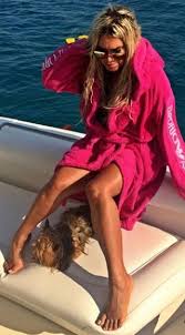 4 kez evlenmiş olan sanatçı ilk evliliğini 2000 senesinde gerçekleştirmiş fakat evlilik cok kısa sürerek 2 sene sonra ayrılmışlardır.i̇kinci evliliğini ise tanınan bir isim olan cengiz. Seren Serengil S Feet Wikifeet