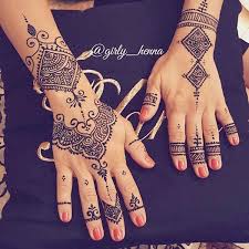 15 Gorgeously Designed Henna Tattoos With Unbelievably Intricate Patterns Henna Tattoo Designs Tattoo Designs Wrist Henna Tattoo