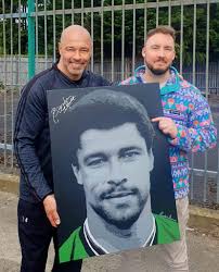 Oohh Ahh Paul McGrath! Delighted to meet such a legend to sign my painting  🍀🇮🇪