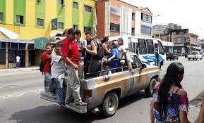 Queridos lectores, el día de hoy me he apropiado de este espacio con el único propósito de contarles la cara divertida de nosotros los venezolanos ante la. El Transporte Publico En Venezuela Notiboom Noticias Al Momento