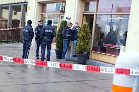 Eine leblose frau, getötet vermutlich durch einen kopfschuss findet die polizei gestern in einer wohnung in wien penzing. Friseur Mord Polizei Hofft Auf Videos Wien Orf At