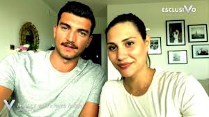 Jun 17, 2021 · beatrice valli ha conosciuto la popolarità grazie a uomini e donne, dove ha incontrato anche il padre delle sue bellissime figlie bianca e azzurra.la bella ex corteggiatrice è diventata ben. Beatrice Valli E Marco Fantini Hanno Il Covid L Annuncio Newsby