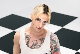 All'età di 14 anni lauro si avvicina alla musica e alla scena underground della. Achille Lauro Sanremo Ha Creduto In Me Mi Piacerebbe Fare Il Direttore Artistico L Huffpost