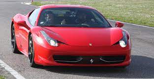 Inoltre se acquisti il pacchetto da 4 o 5 giri potrai guidarle entrambe dividendo i giri. Guida Ferrari Guida Una Ferrari Su Pista Vicino Pavia Lombardia Regali 24