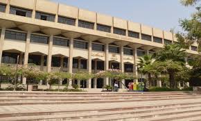 كلية الهندسة ( حلوان ) كلية الحاسبات والمعلومات: Ù…Ø´Ø§Ø¬Ø±Ø© Ø¨ÙŠÙ† Ø§Ù„Ø·Ù„Ø§Ø¨ ÙˆØ£Ø³ØªØ§Ø° Ø£Ø³ÙˆØ§Ù‚ Ù…Ø§Ù„ÙŠØ© ÙÙ‰ Ø¬Ø§Ù…Ø¹Ø© Ø­Ù„ÙˆØ§Ù† Ù…Ø¨ØªØ¯Ø§