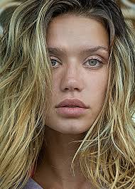 Savannah Huggins's Instagram, Twitter & Facebook