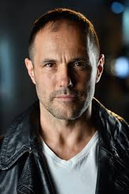 Vendetta" V101: Pilot (TV Episode 2012)