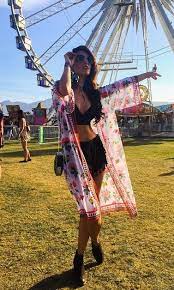 Image Via We Heart It Https Weheartit Com Entry 173055433 Beautiful Coachella Cool Flowers Girl Landscape O Ropa Para Festivales De Musica Ropa Outfit