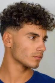 Unsere top 10 kurze lockenfrisuren platz 10 this is interesting but couldn't have it in my face like that. 33 Neue Trend Manner Frisuren Locken In 2020 Locken Machen Manner Frisuren Neue Trends