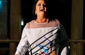 In biserica, in mod obligatoriu, e prezent dumnezeu cu toti sfintii si cu toate puterile ceresti. O BulgÄroaicÄ A Fost DesemnatÄ CintÄreaÅ£a Cu Cea Mai PuternicÄ Voce De Pe PlanetÄ Video