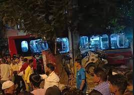 Mumbai BEST Bus Accident: 3 Dead, Several Injured as Speeding Bus Hits Pedestrians, Vehicles on Kurla's LBS Road; Video Surfaces - www.lokmattimes.com