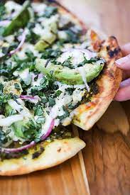 This Grilled Pesto Pizza With Avocado Stonefire Grill Copycat Is The Summer Smash You Ve Been Looking For With Pesto Pizza Homemade Pesto Pesto Pizza Sauce