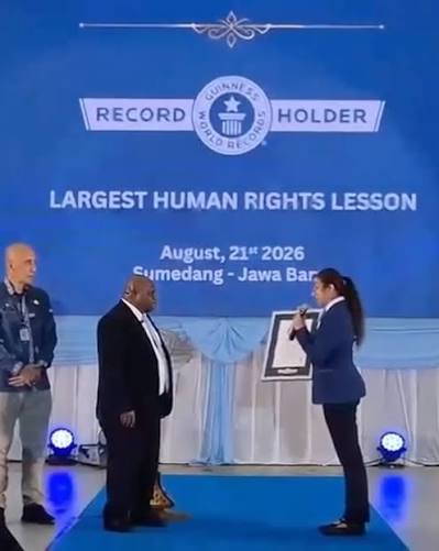 Kementerian Hak Asasi Manusia (HAM) Republik Indonesia sukses memecahkan  rekor dunia Guinness World Records untuk kategori “The Largest Human Rights  Lesson (Pelajaran HAM Terbesar)” setelah memberikan ...