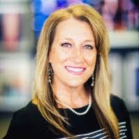 Leona Tracy's Instagram, Twitter & Facebook