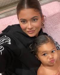 Kylie jenner shared an adorable throwback photo with her daughter stormi, 3, after the fans speculated that she was reportedly pregnant again. Kylie Jenner Shows Off Bare Stomach In Just A Sports Bra As Fans Think She S Pregnant With Her Second Child