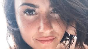 Demi Lovato's Freckles, No-Makeup Selfies: Pics