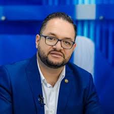 Daniel Méndez (@danielmendezsv)