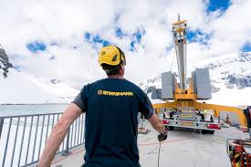 Alpine solaranlagen haben eine deutlich höhere winterproduktion als solche im mittelland. Bau Der Grossten Alpinen Solaranlage Gestartet