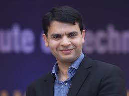 Techmeme: Enterprise data storage startup Cohesity announces an employee  share tender offer totaling $145M, valuing the company at $3.7B, up from  $2.5B last year (Katie Roof/Bloomberg)