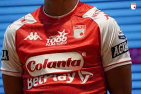 Después de varios meses de expectativa, independiente santa fe ha presentado hoy sus camisetas edición 2021/22, que verán cambio de sponsor técnico con el ingreso de kappa después de más de una década vistiendo umbro. Galeria De Fotos Lanzamiento Santa Fe Y Kappa Independiente Santa Fe