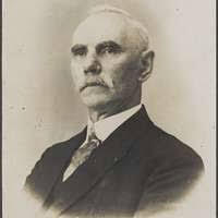 Sainte-Anne Auguste Louzier, maire-adjoint du XVIIe arrondissement