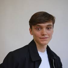 Après t'avoir bordé tendrement, je meurs