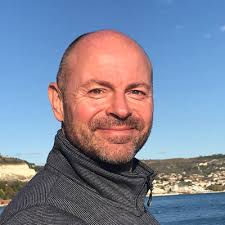 Introducing Einstein Service Agent: a new AI chatbot