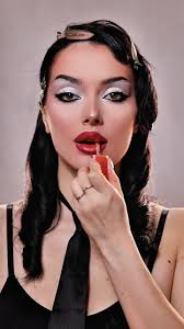 Had to try this iconic look #makeup #shalomharlow