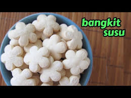 Kue bangkit is a small biscuit (kue or kuih) that made from sago starch of malay origin, commonly found in indonesia and malaysia. Resepi Kuih Bangkit Bangkit Susu Kuih Raya Youtube