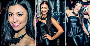 Amirita w naszyjniku Alice Jo na koncercie w Pradze Czeskiej